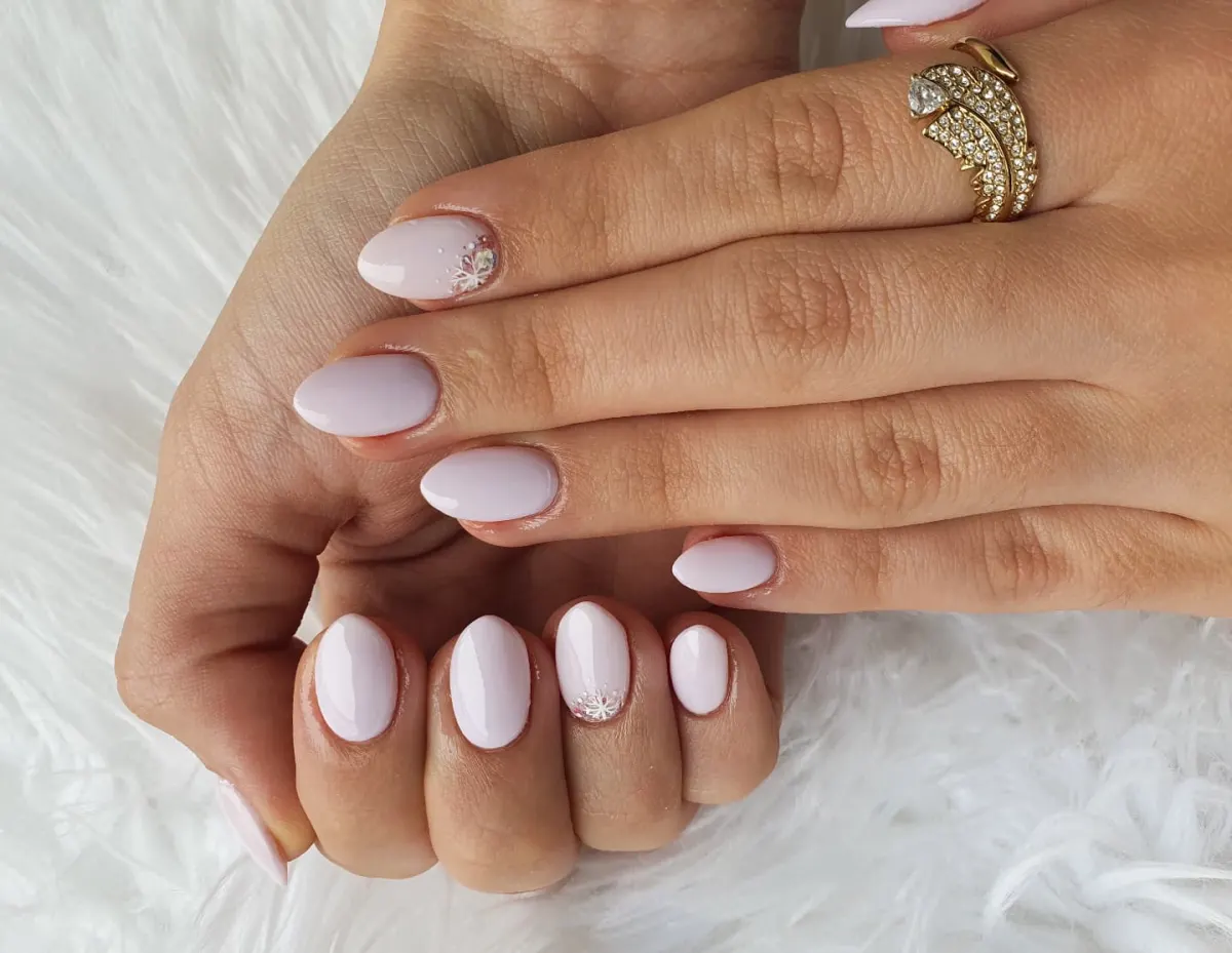 Manicura no salão Catarina Pinho